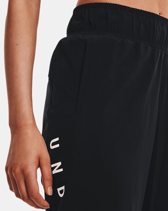 กางเกง UA Woven Branded สำหรับผู้หญิง in Black image number 3